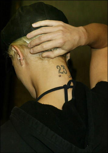 Tattoo Fashion, Rihanna's Rebelle Fleur Neck Tattoo Rihanna